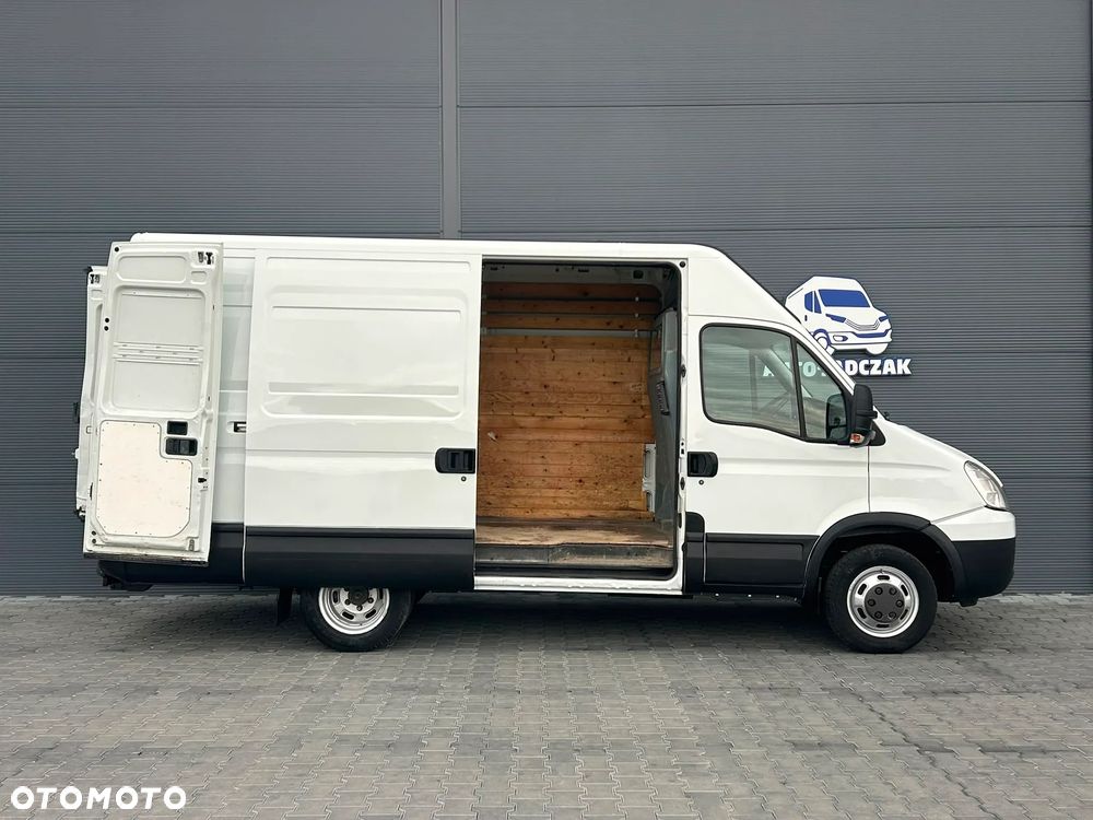 Iveco Daily 40C18 35C18 3.0 HPI L3H2 Średniak **Hak 3,5t.**NA BLIŹNIAKACH**Sprowadzony**2011R** - 9
