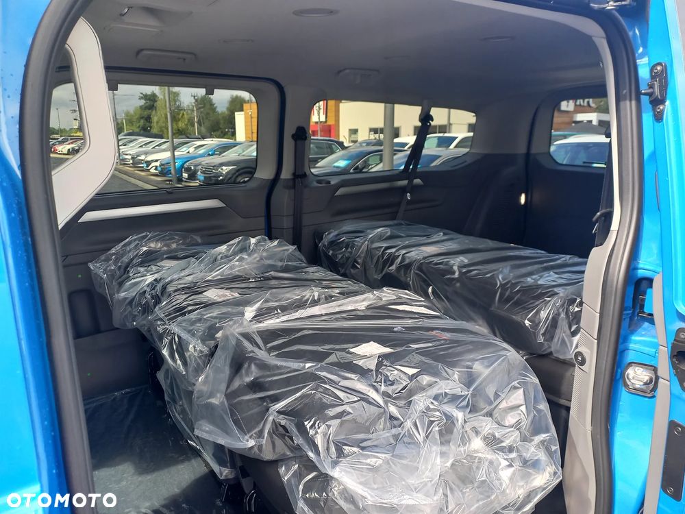 Volkswagen Caravelle - 8