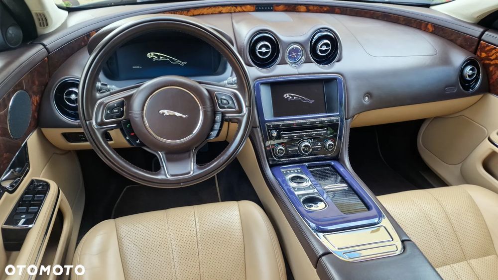 Jaguar XJ - 17