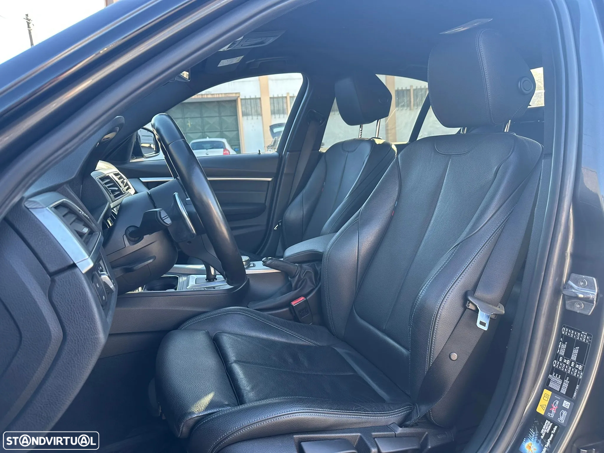 BMW 330 e iPerformance Pack M Shadow - 11