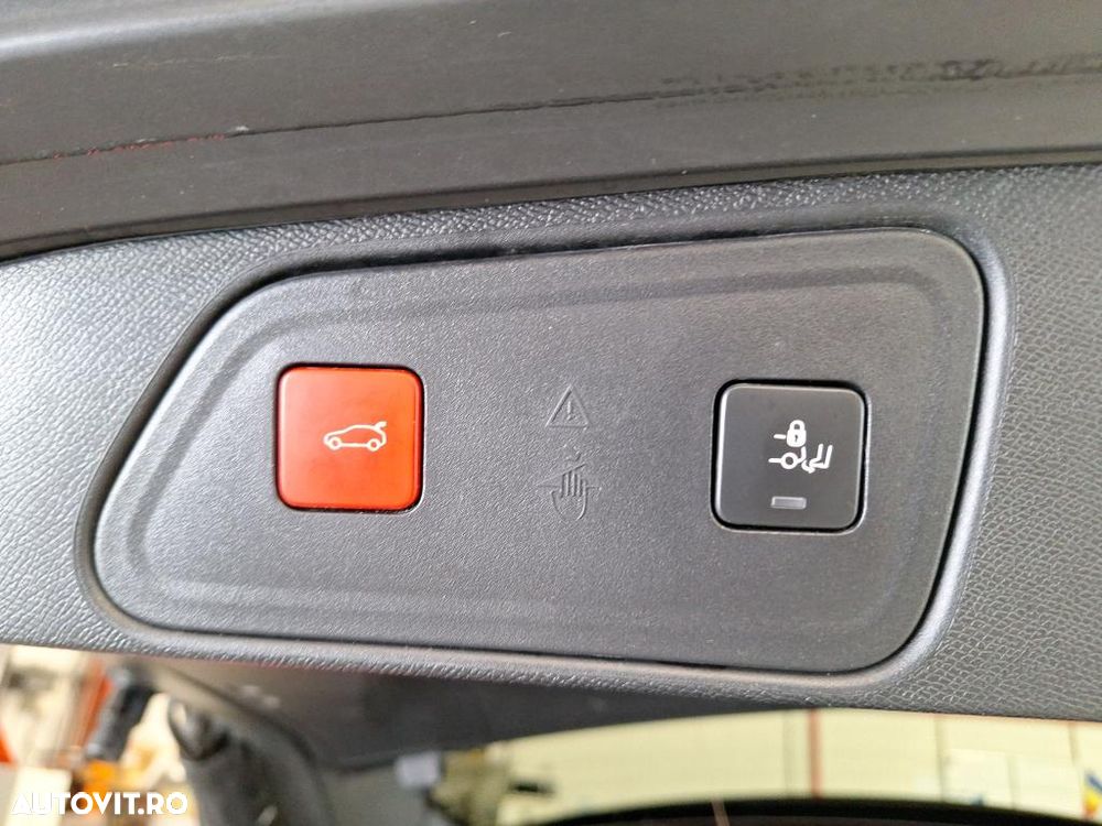 Peugeot 3008 1.6 PureTech S&S EAT8 GT - 16