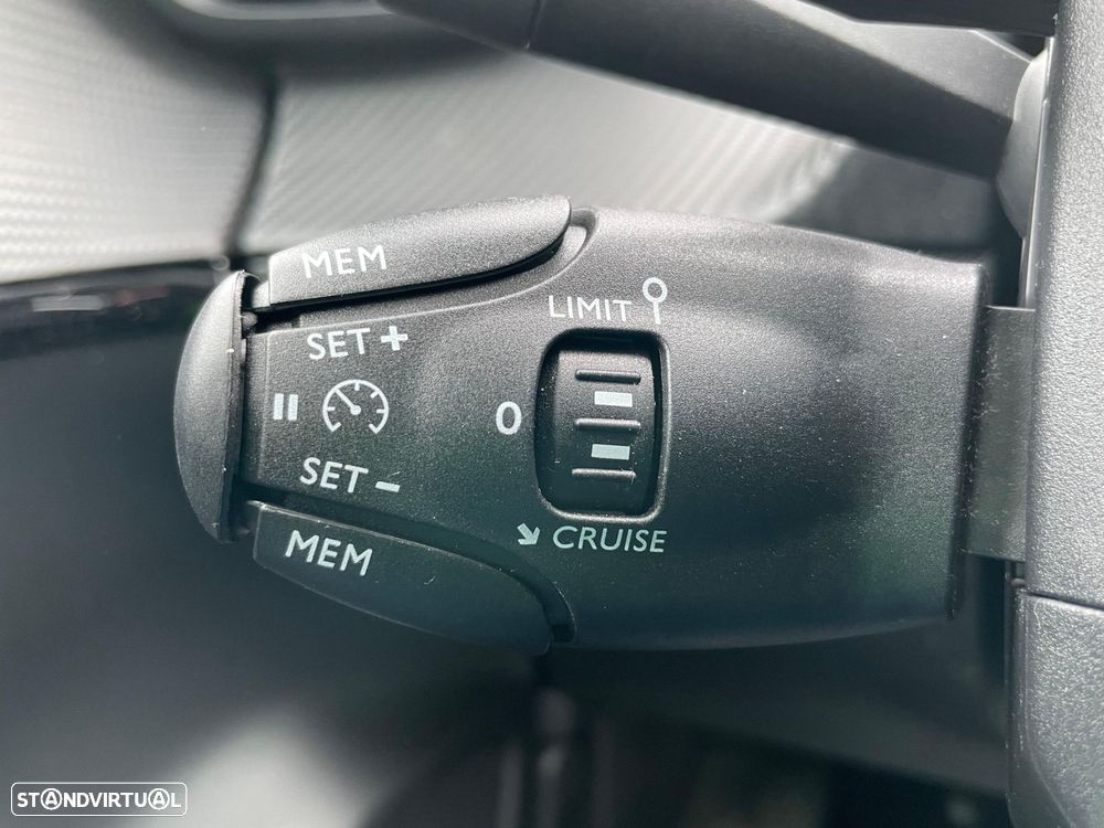 Peugeot 208 1.2 PureTech Allure Pack EAT8 - 15