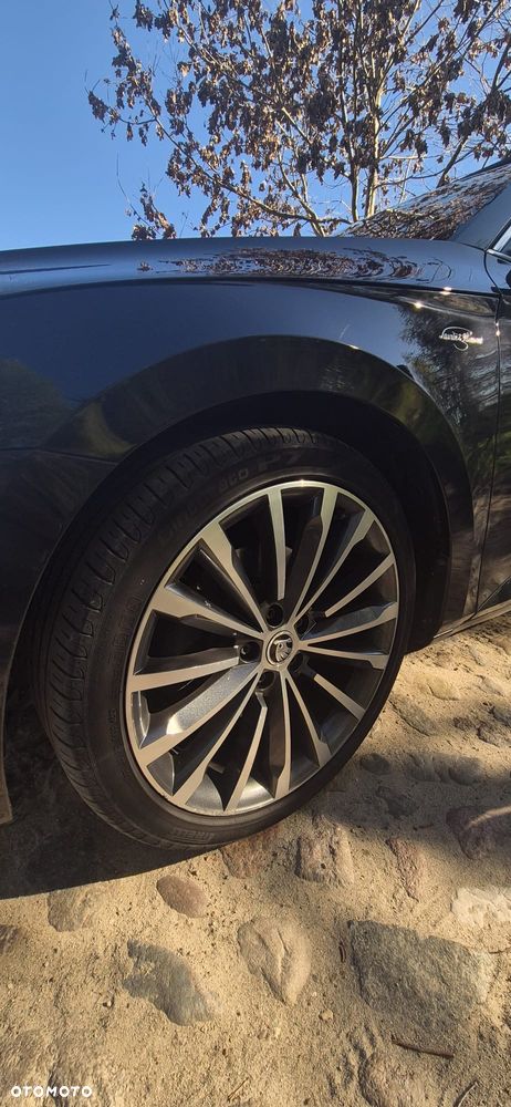 Skoda Superb 2.0 TDI 4x4 L&K DSG - 9