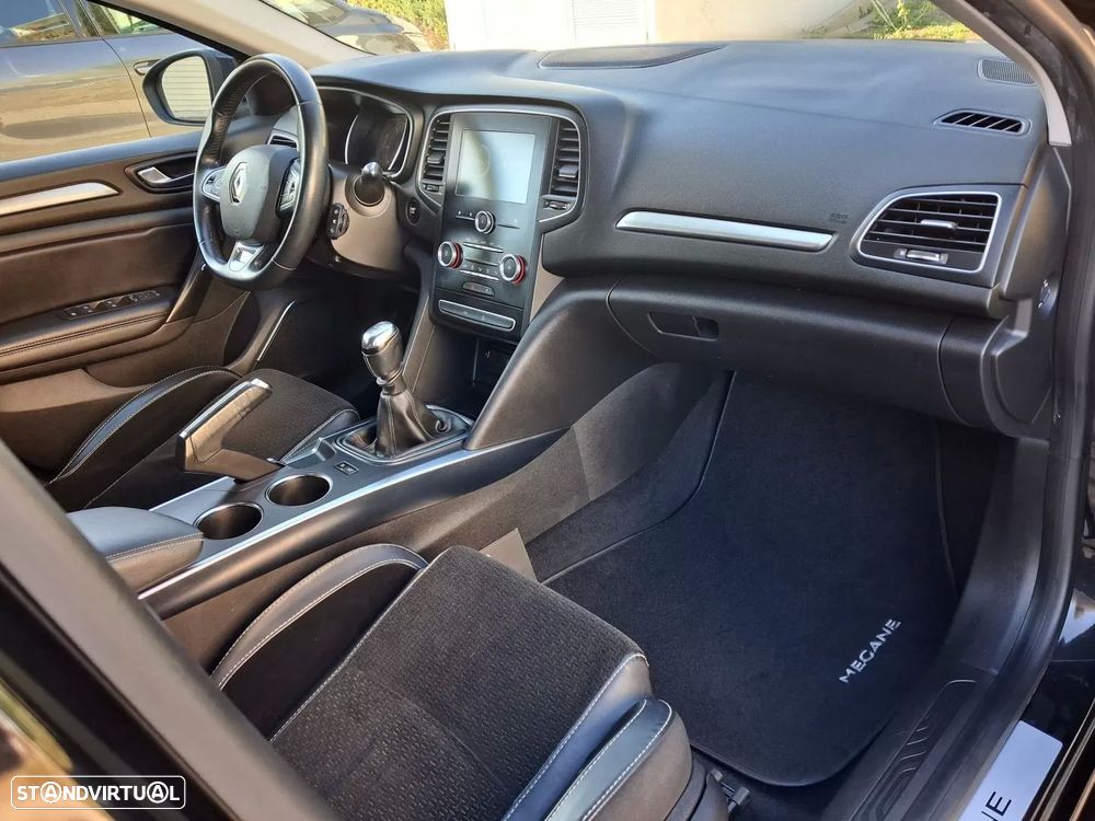 Renault Mégane Sport Tourer 1.5 dCi Dynamique S SS — fotografia 19