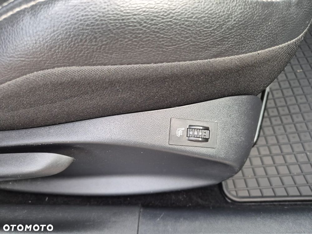 Peugeot 2008 1.6 BlueHDi Allure S&S - 25