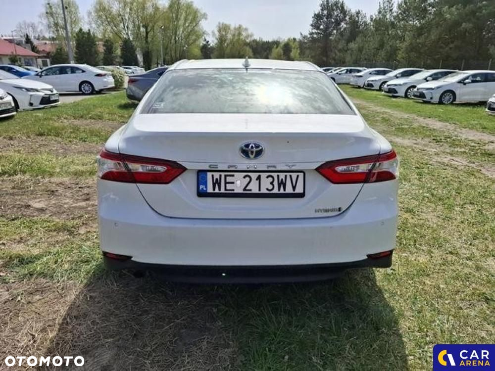 Toyota Camry - 4
