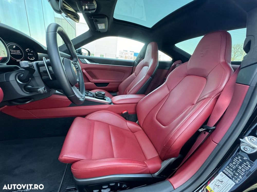 Porsche 911 Carrera 4S - 10