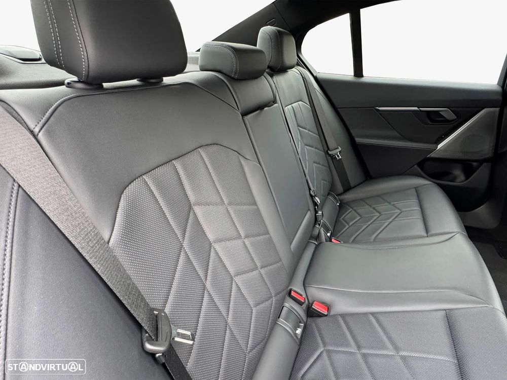 BMW 530 e Pack Desportivo M - 14