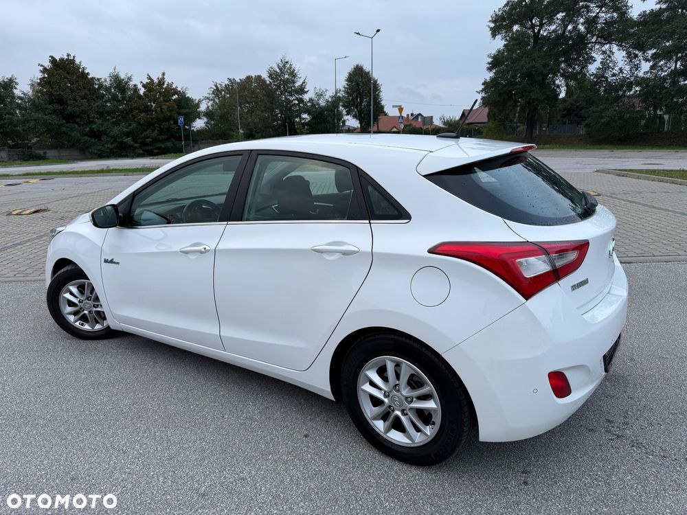 Hyundai i30 blue 1.6 GDI YES Gold - 12