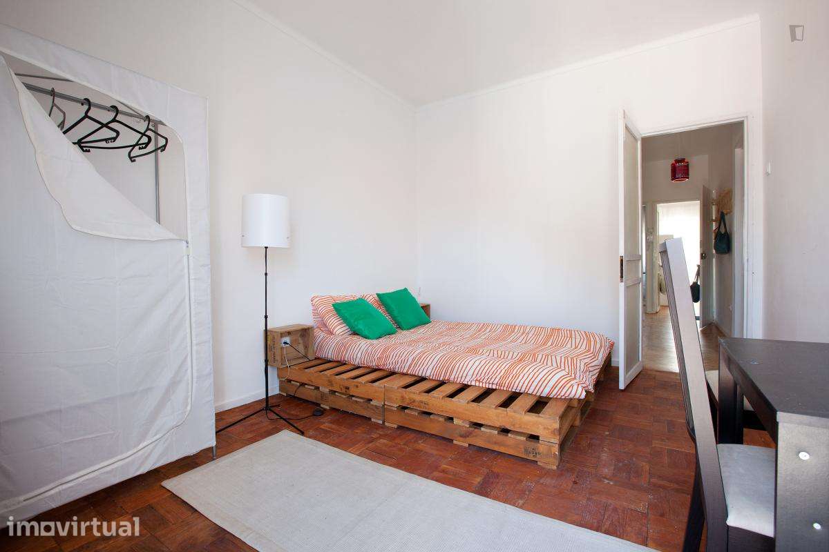 Quarto - localizado em Paranhos Porto - Grande imagem: 5/18