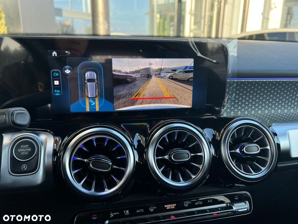 Mercedes-Benz GLB - 13