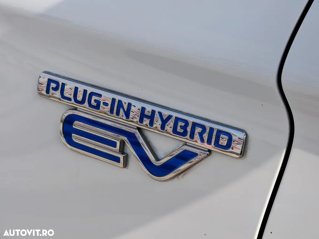 Mitsubishi Outlander 2.4 4WD Plug-In Hybrid Plus - 29