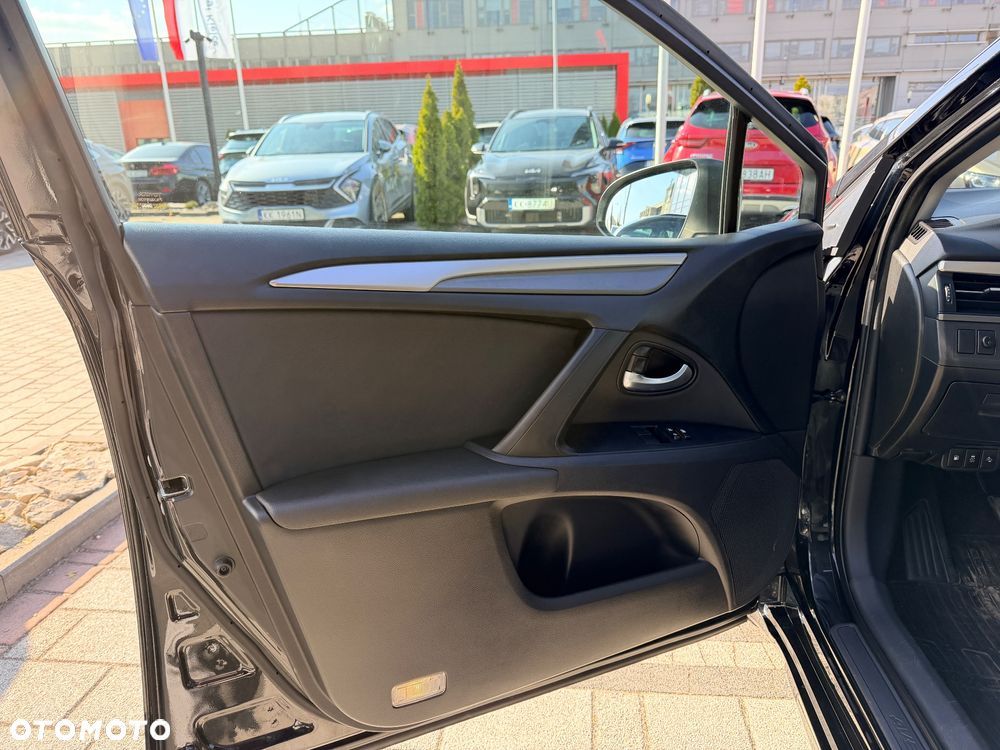 Toyota Avensis 1.6 Active - 19