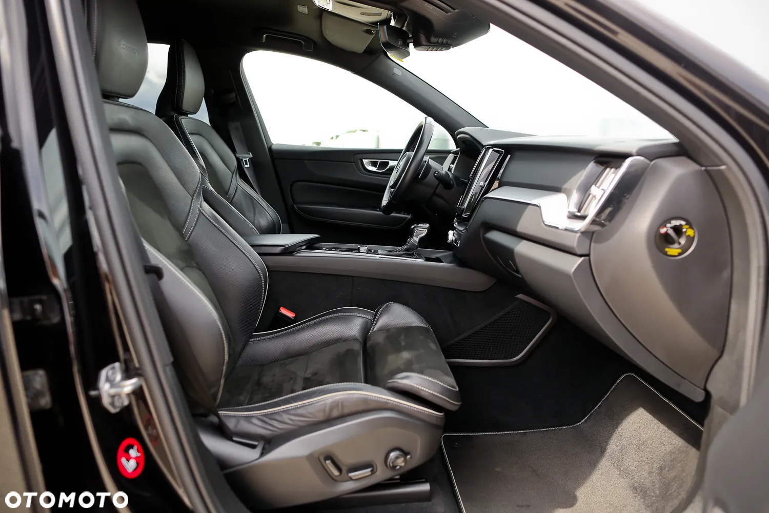 Volvo XC 60 D4 SCR AWD R-Design - 24