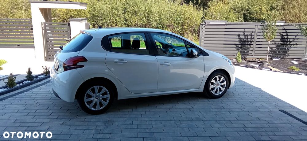 Peugeot 208 - 5