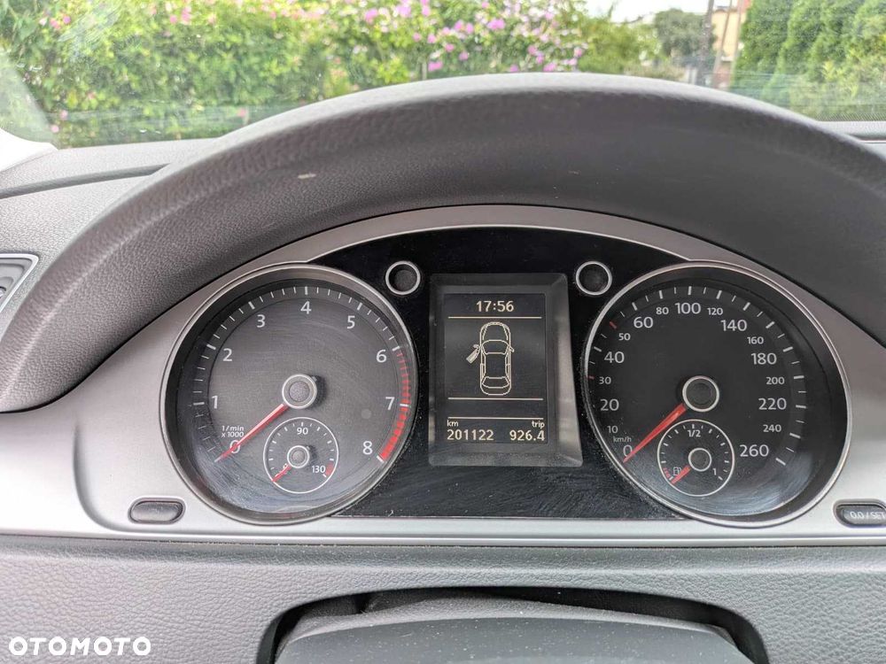 Volkswagen Passat - 8