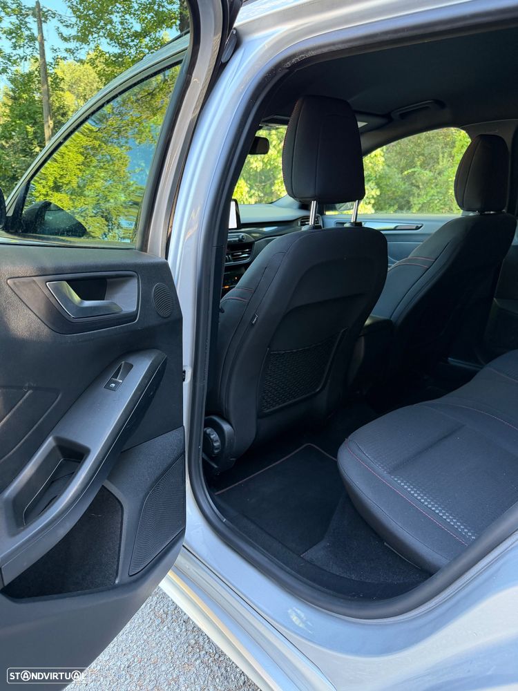 Ford Focus SW 1.0 EcoBoost Hybrid ST-LINE X — fotografia 23