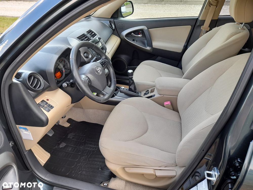 Toyota RAV4 2.2 D-4D Prestige - 23