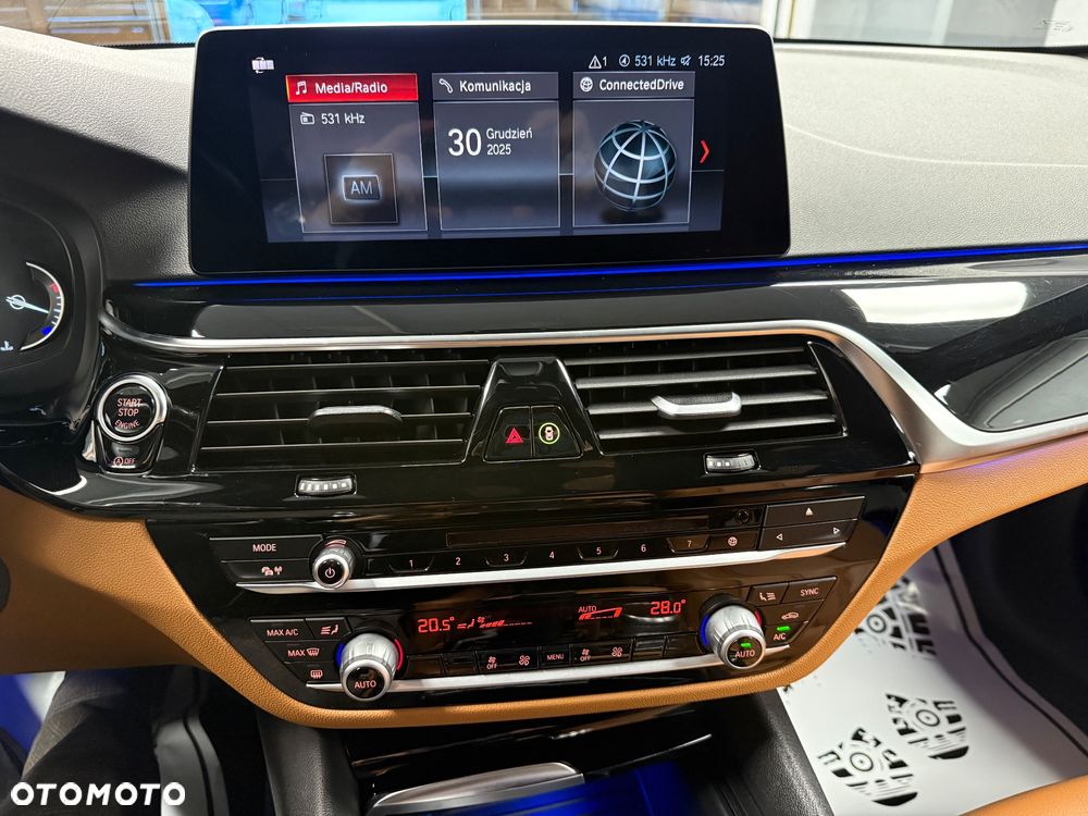 BMW Seria 5 520d Luxury Line sport - 13