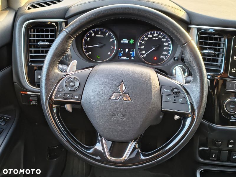 Mitsubishi Outlander - 14