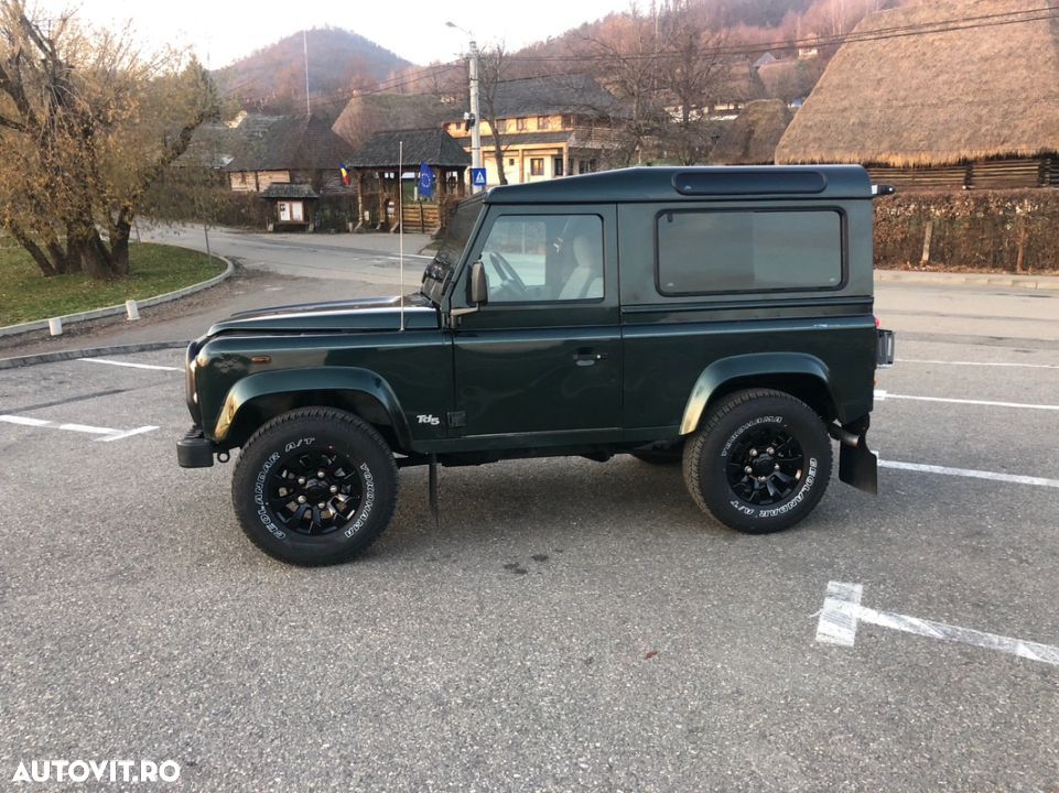 Land Rover Defender 90 County SW - 2