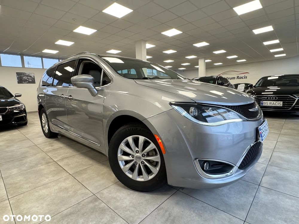 Chrysler Pacifica - 28