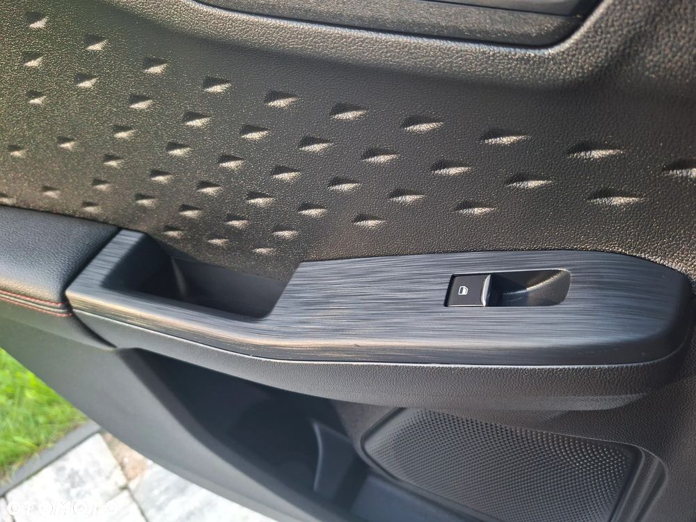 Ford Kuga 2.5 Duratec FHEV ST-LINE X - 37