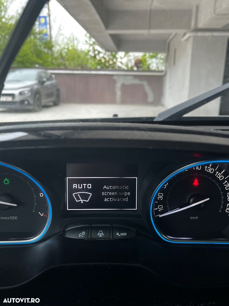 Peugeot 2008 1.2 PureTech Turbo S&S Allure - 12