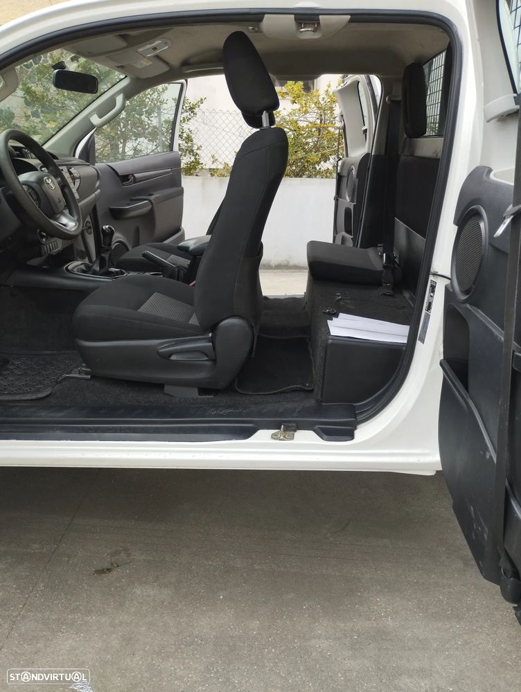 Toyota Hilux 2.4 D-4D 4WD CD CM - 7