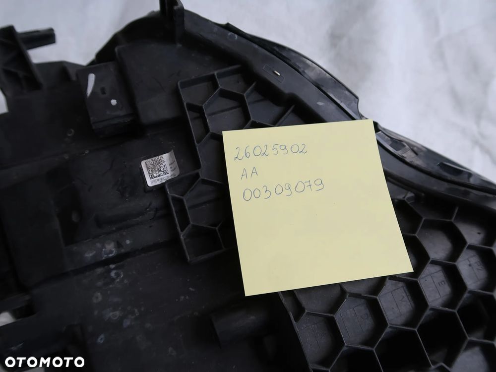 Lampa przednia Volvo 26025902 - 4