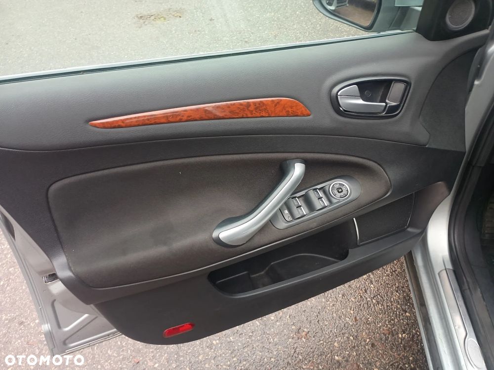 Ford Mondeo 2.0 TDCi Ghia - 14