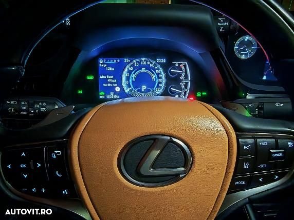 Lexus Seria ES 300h 2.5 TNGA HV 25H- 4X2 CVT Luxury Tech - 29