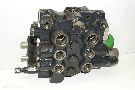 Distribuitor bobcat 753 - 1