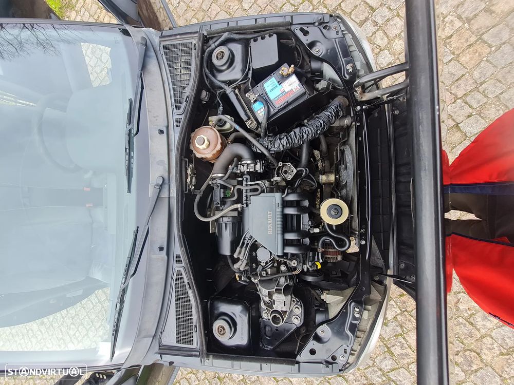 Renault Clio 1.2 Oasis - 10