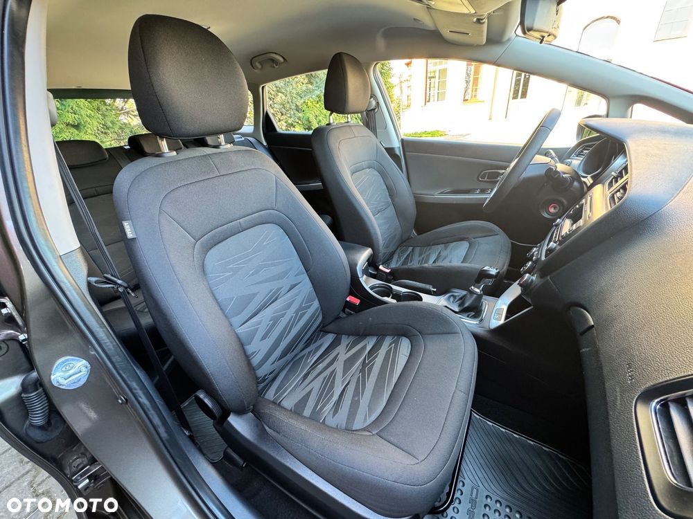 Kia Ceed 1.6 GDI Dream Team Edition - 28