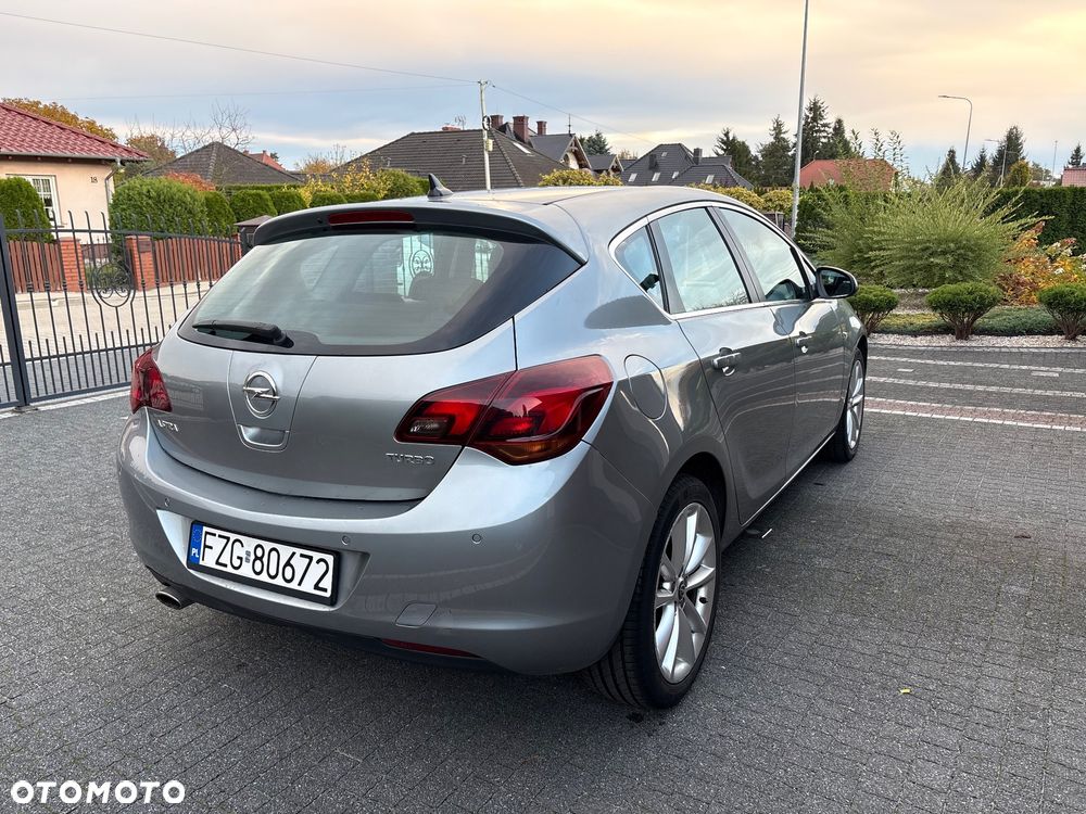 Opel Astra 2012 photo 4