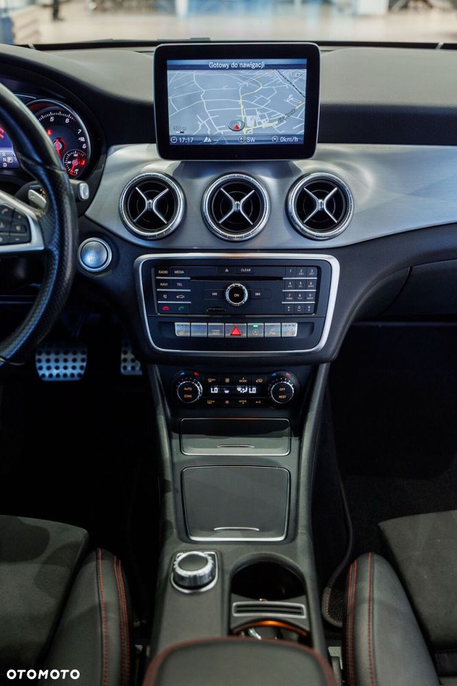 Mercedes-Benz CLA - 27