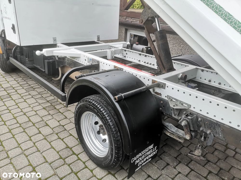 Renault Maxity 2.5dXi 130 - 18