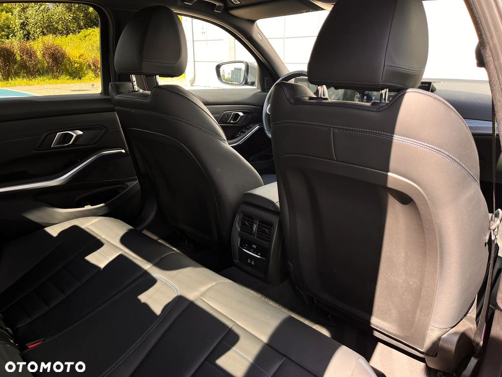 BMW Seria 3 330i xDrive M Sport sport - 31