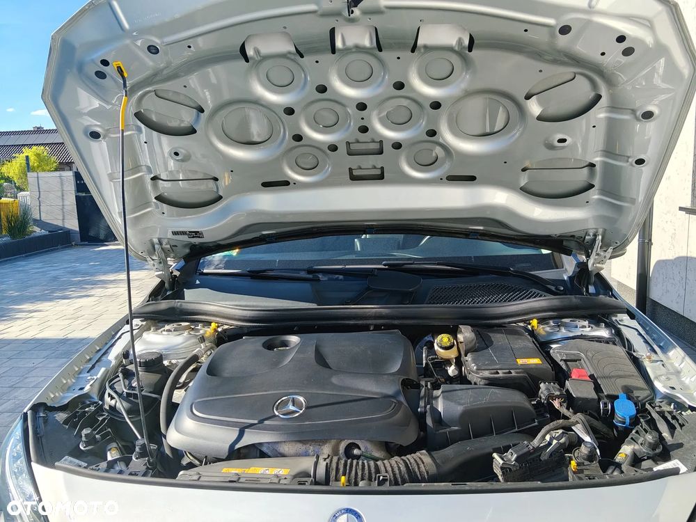 Mercedes-Benz GLA 200 7G-DCT - 36