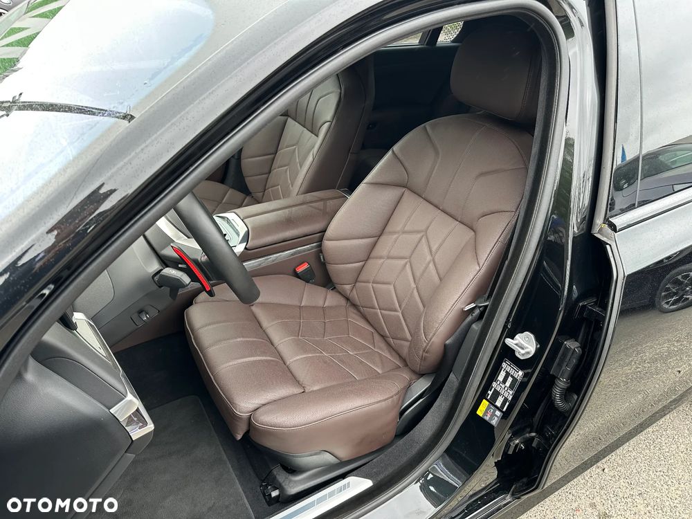 BMW Seria 7 M760e PHEV xDrive sport - 10