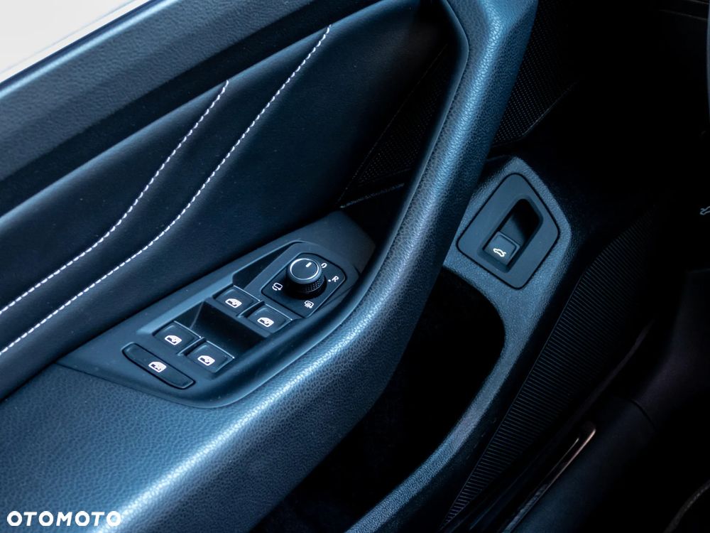 Volkswagen Passat Variant 2.0 TDI SCR DSG 4Motion Elegance - 30