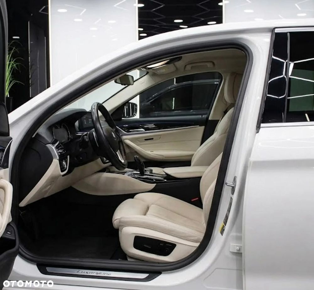 BMW Seria 5 530e xDrive Luxury Line - 7