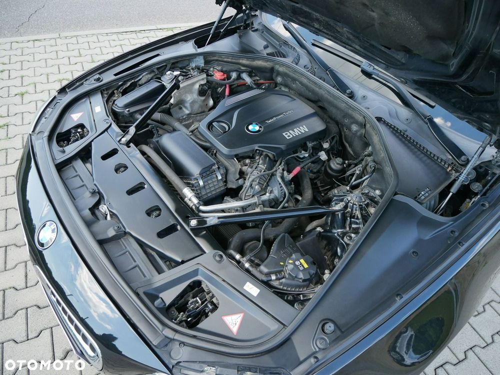 BMW Seria 5 520d xDrive - 28