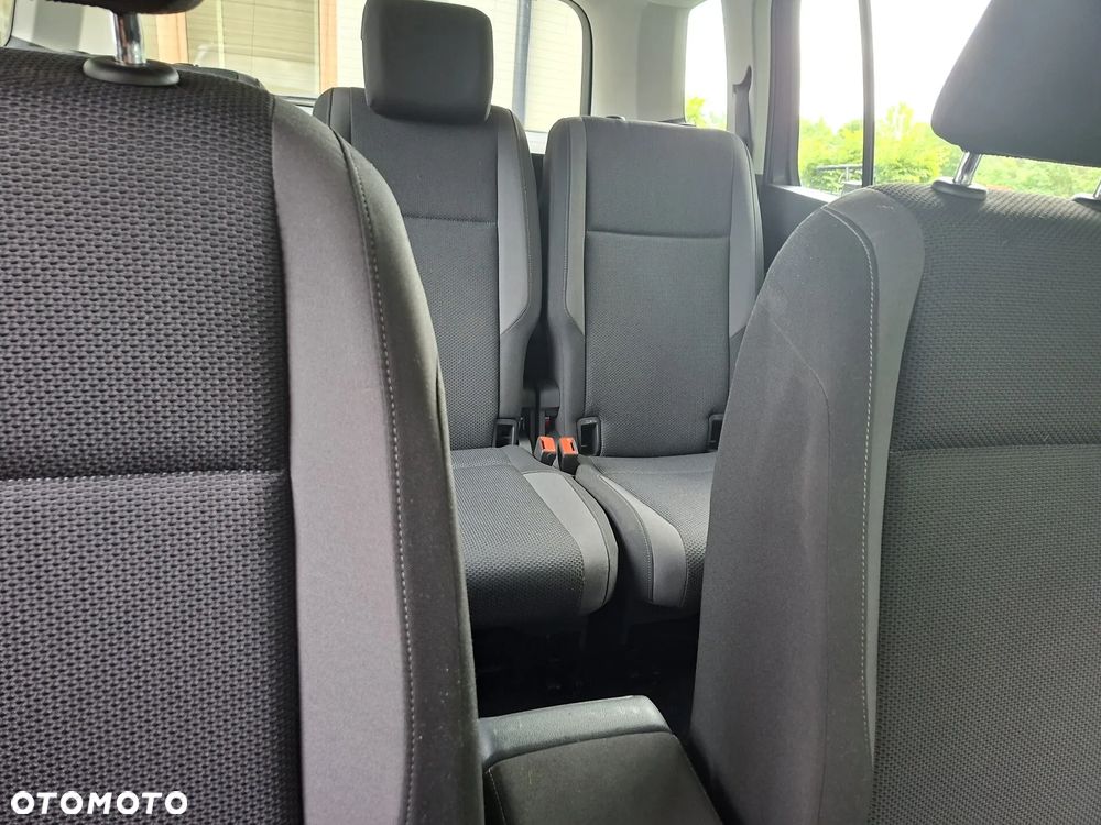Volkswagen Touran 1.5 TSI EVO Active - 18