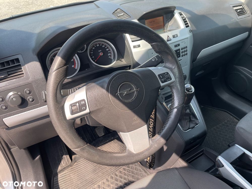 Opel Zafira - 10