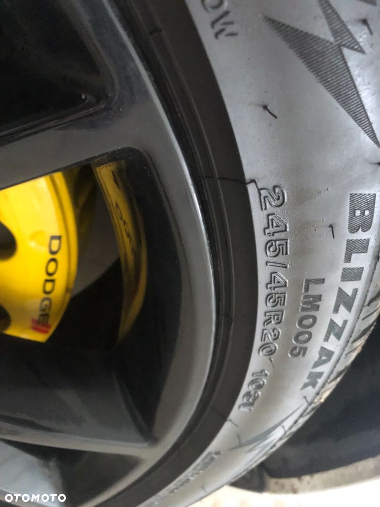 Dodge Challenger - 11