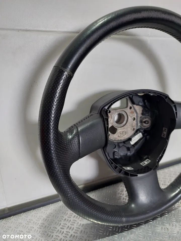 Kierownica AUDI A4B7 SKÓRA 8P0419091BJ - 2