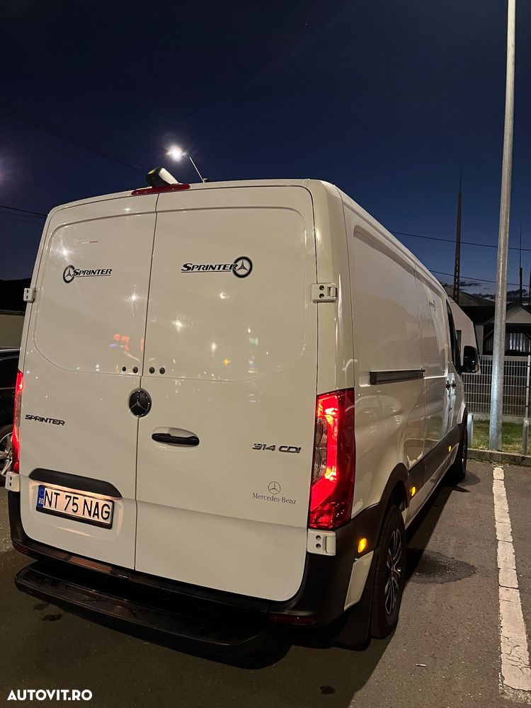 Mercedes-Benz Sprinter - 2
