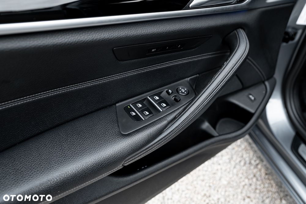 BMW Seria 5 520d xDrive Sport Line sport - 18